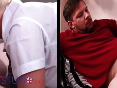 Leie, Britisch, Spermaladung, Aufs gesicht abspritzen, Hardcore, Selbstgemacht, Schlucken, Uniform