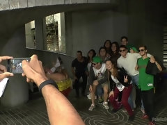 In den arsch, Sadomasochismus, Blasen, Fesselspiele, Frau, Erniedrigung, Öffentlich, Spanner