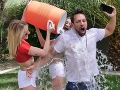 Cuarto de baño, Rubia, Mamada, Estilo perrito, Ffm, Adolescente, Trio, Mojado