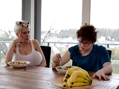 Tetas grandes, Rubia, Mamada, Perforación, Realidad, Cabello corto, Madrastra, Medias largas