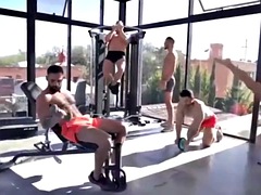 Grote lul, Pijpbeurt, Homo, Sportzaal, Handbeurt, Moeder die ik wil neuken, Spier, Openbaar