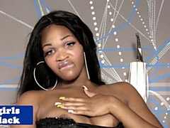 Culo grande, Verga grande, Negro, Ébano, Masturbación, Perforación, Solo, Tatuaje