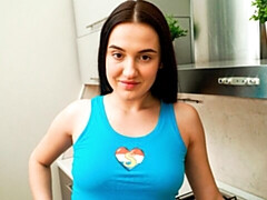 Amateur, Gros cul, Brunette brune, Doigter, Cuisine, Masturbation, Cheveux courts, Solo