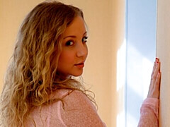 Enthousiasteling, Vingeren, Masturbatie, Mager, Alleen, Strippen, Tiener, Tieten likken