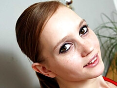 18 ans, Amateur, Brunette brune, Doigter, Masturbation, Seins naturels, Dénudage, Nénés