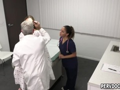 Arzt, Schwarz, Fingern, Natürlichen titten, Pervers, Muschi, Jungendliche (18+), Flotter dreier