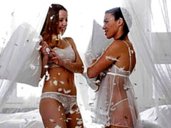 Grosser arsch, Fingern, Küssen, Lingerie, Masturbation, Natürlichen titten, Muschi, Titten