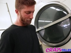 Enthousiasteling, Sperma in gezicht, Latijnse vrouw, Likken, Slipje, Klein, Kut duiken, Tatoeage