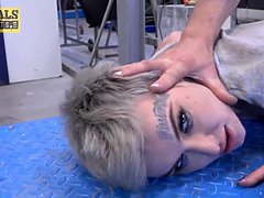 Sadomasochismus, Blasen, Kehlenfick, Orgasmus, Schreiend, Sklave, Tätowierung, Titten