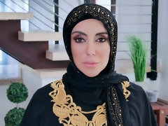 Arabisch, Grosser arsch, Interrassisch, Lecken, Milf, Muschi, Rasiert, Entkleiden
