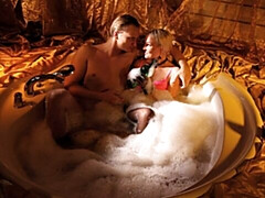 Grosser arsch, Blondine, Blasen, Hundestellung, Natürlichen titten, Kurzes haar, Jungendliche (18+), Titten