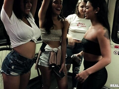 Amateur, Dormitorio, Jeans, Lesbiana, Lamidas, Perforación, Falda, Calcetines