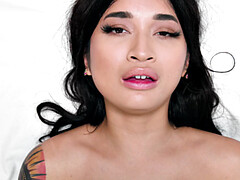 18 jahre, Leie, Vorstellungsgespräch, Masturbation, Muschi, Rasiert, Tätowierung, Jungendliche (18+)