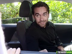 Lécher le cul, Gros cul, Gros seins, Sucer une bite, En levrette, Faciale, Hd, Nénés