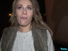 Mamada, Estilo perrito, Corridas faciales, Penetracion con dedos, Al aire libre, Pov, Público, Mojado