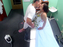 Amateur, Mamada, Penetracion con dedos, Tetas naturales, Oficina, Bragas, Apretado, Uniforme