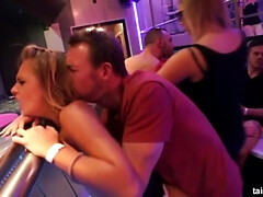 Gros seins, Sucer une bite, Plantureuse, Classique, Groupe, Orgasme, Jarretelles, Nénés