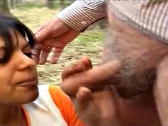 In den arsch, Tussi, Grosse titten, Blasen, Braunhaarige, Hardcore, Im freien, Titten