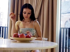 デカ尻, デカパイ, フェラチオ, 茶髪の, 手コキする, Hd, なめる, 自然山雀