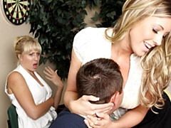 Gros cul, Grosse bite, Gros seins, Blonde, Sucer une bite, En levrette, Mère que j'aimerais baiser, Rasée