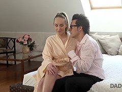 Blondine, Papi, Europäisch, Handjob, Hd, Küssen, Natürlichen titten, Titten