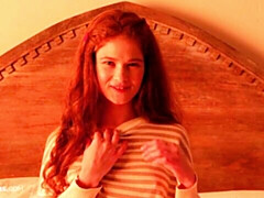 18 jaar, Enthousiasteling, Grote mammen, Vingeren, Masturbatie, Roodharige vrouw, Mager, Tiener