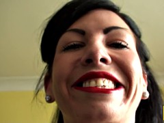 Bondage domination sadisme masochisme, Britannique, Pisser