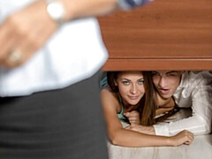 Grosser arsch, Grosser schwanz, Blasen, Braunhaarige, Natürlichen titten, Büro, Jungendliche (18+), Titten