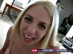 18 jahre, Blasen, Spermaladung, Handjob, Zierlich, Pov, Sich ausziehen, Scherzbold