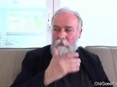 Sucer une bite, Brunette brune, Européenne, Français, Chatte, Chevaucher, Maigrichonne, Uniforme