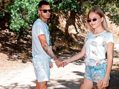 Blondine, Blasen, Handjob, Küssen, Rasiert, Dürr, Tätowierung, Jungendliche (18+)