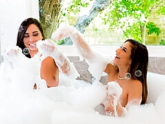 デカ尻, フェラチオ, 茶髪の, 女 人男 人, 指いじり, 毛深い, ティーン, 三人