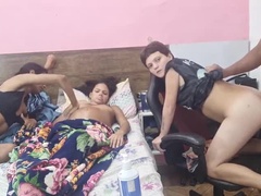 Gruppe, Handjob, Hd, Latina, Nackt, Portugiesisch, Tätowierung, Titten