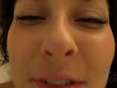 Amateur, Anal, Sucer une bite, Brunette brune, Éjaculation interne, Branlette thaïlandaise, Rasée, Nénés