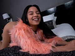 Cul, Sucer une bite, Brunette brune, En levrette, Fille latino, Léchez, Dénudage, Adolescente