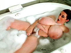 Lieveling, Mooie dikke vrouwen, Grote mammen, Rondborstig, Natuurlijke tieten, Alleen, Tieten likken, Nat