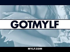 Grosse titten, Braunhaarige, Spermaladung, Hd, Wichsen, Mutti, Stiefmutter, Ablutschen