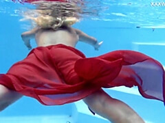 Tetas grandes, Rubia, Fetiche, Mamá, Tetas naturales, Piscina, Ruso, Tetas