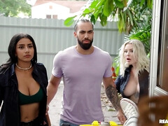 Gros seins, Plantureuse, Hard, Interracial, Seins naturels, Actrice du porno, Tatouage, Plan cul à trois