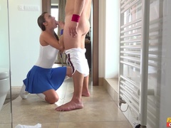 Leie, Bad, Blasen, Hundestellung, Aufs gesicht abspritzen, Im freien, Pov, Flotter dreier