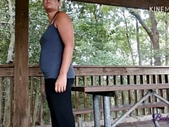 Amateur, Mamada, Morena, Acercamiento, Pareja, Corrida, Madres para coger, Al aire libre