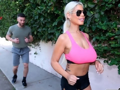 In den arsch, Arsch, Grosse titten, Blasen, Geschnappt, Milf, Tittenfick, Spanner