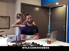 Grosse bite, Gros seins, Blonde, Cocu, En levrette, Hard, Mère que j'aimerais baiser, Belle mère