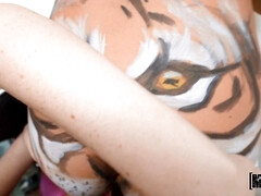 Yumi Sin and Samantha Reigns Body Paint Threesome