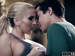 In den arsch, Grosse titten, Geschnappt, Betrug, Hardcore, Milf, Stiefmutter, Flotter dreier