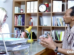 Lieveling, Zwart, Blond, Pijpbeurt, Mollig, Hardcore, Interraciaal, Verpleegster