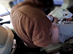 Enthousiasteling, Grote mammen, Auto, Sperma, Vingeren, Hardcore, Zoenen, Moeder die ik wil neuken