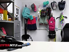 楽屋, デカパイ, エロ熟女, 服従, 指いじり, ハードコア, ストリップ, ユニフォーム