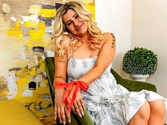 Leie, Grosser arsch, Grosse titten, Absätze, Masturbation, Milf, Solo, Entkleiden