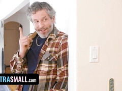 18 años, Tetona, Cfnm, Estilo perrito, Cocina, Tetas naturales, Pov, Sexo fuerte